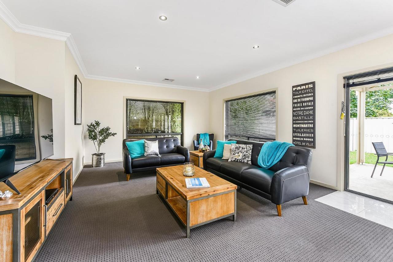 Accommodation On Lansell 1 Being Unit 1 Of 6 Lansell Street Mount Gambier Exterior foto