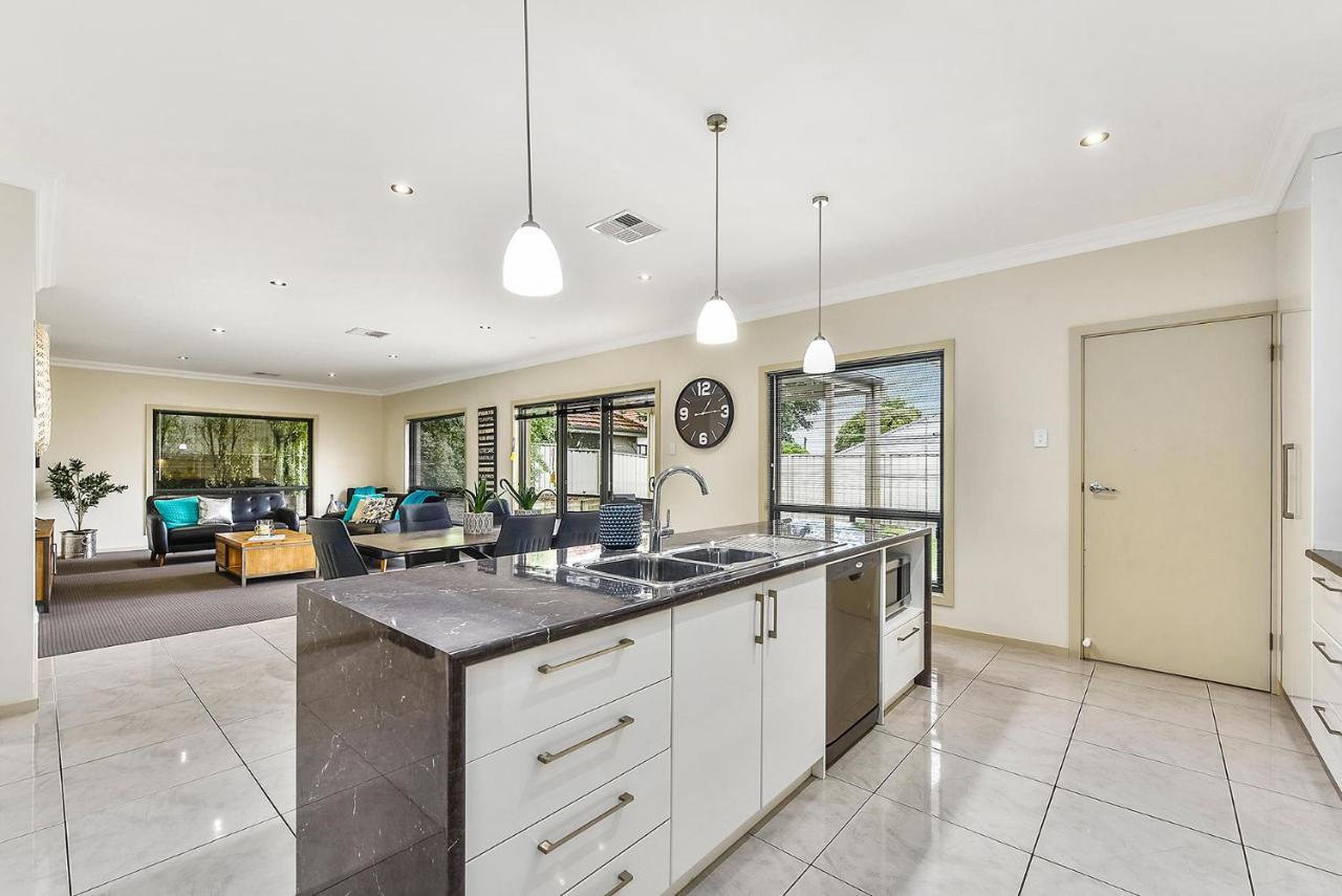 Accommodation On Lansell 1 Being Unit 1 Of 6 Lansell Street Mount Gambier Exterior foto